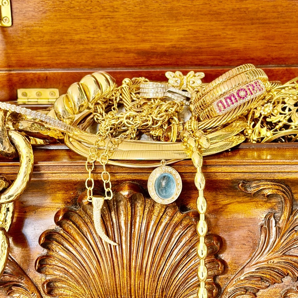 18k gold rings, bracelets, necklaces, earrings, pins, and more